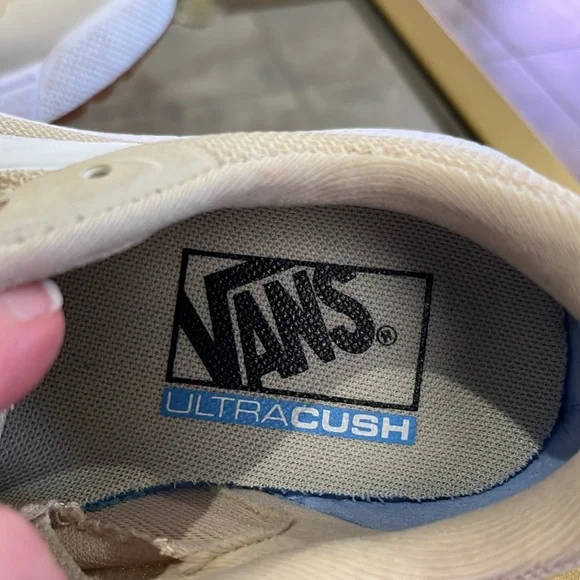 Vans Lightweight Cream Sneakers EUC - Picture 5 of 7